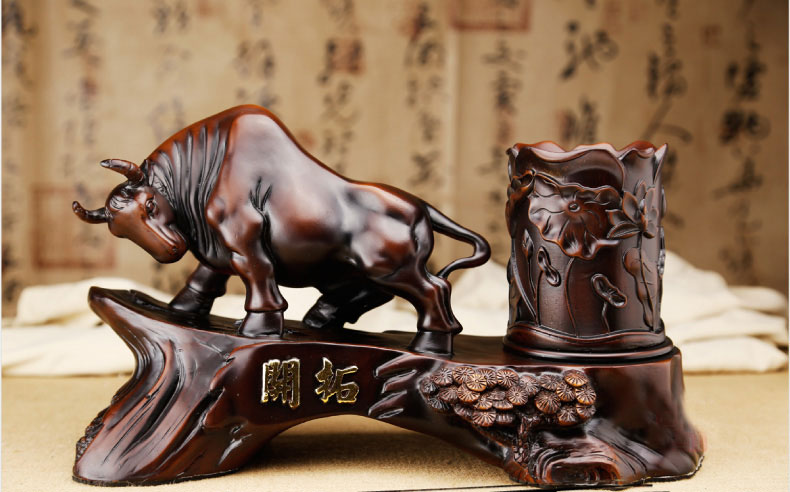 笨拙的勁牛：寓意著百業俱興，財源廣進，蒸蒸如上