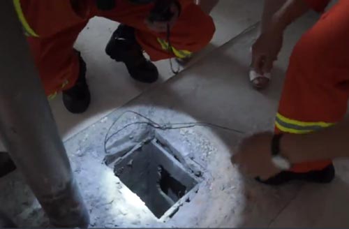 男童墜落通風管道示意圖