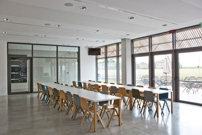 制鞋工廠廠房休息區裝修設計效果圖