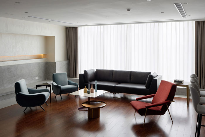 1300平方辦公室洽談區(qū)裝修設(shè)計效果圖