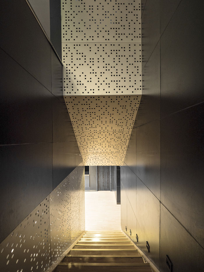 數據科技公司辦公室樓梯裝修設計效果圖