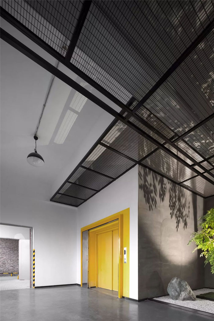 子公司辦公室電梯進門區裝修設計平面圖