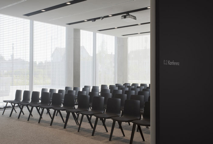 集團辦公樓培訓室裝修設(shè)計效果圖