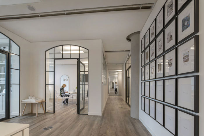 女裝公司辦公室過道裝修設(shè)計(jì)效果圖