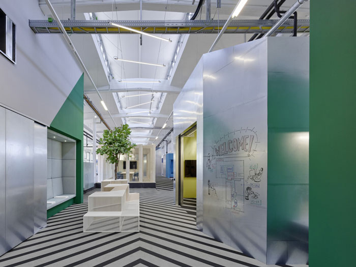 廠區(qū)辦公室進門區(qū)裝修設(shè)計效果圖