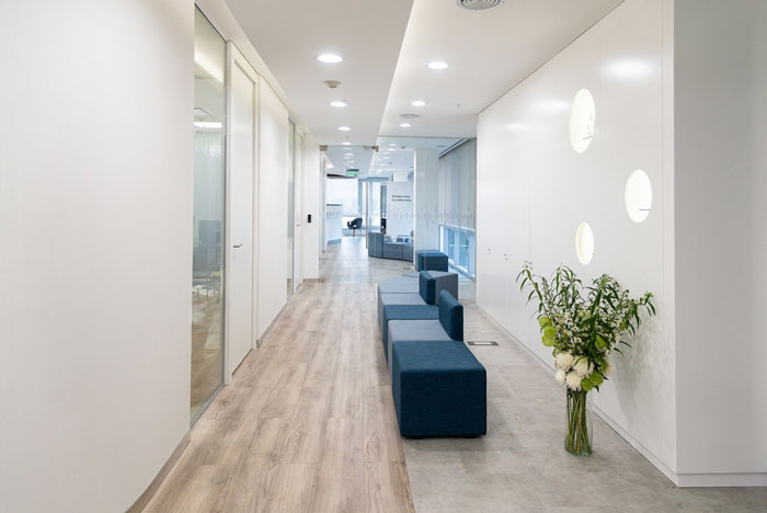 美容公司辦公室過道休息區(qū)裝修設(shè)計(jì)效果圖