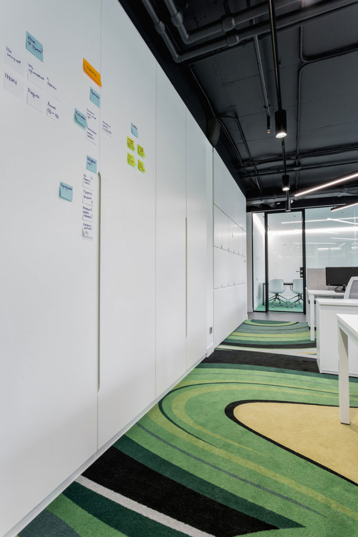 IT公司辦公室辦公區動線裝修設計效果圖