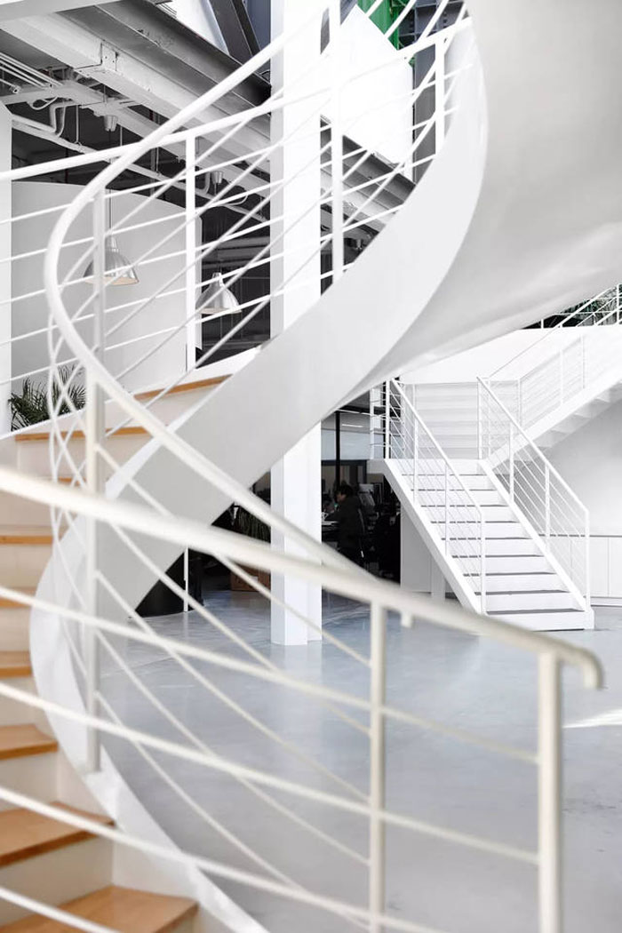 廢舊工廠改造辦公室樓梯裝修設計效果圖