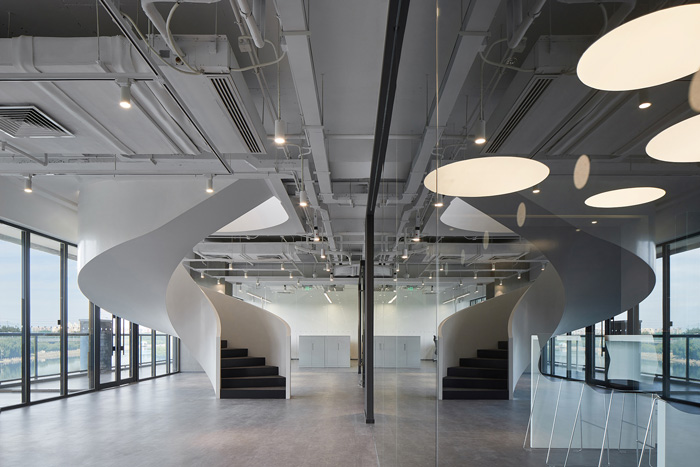 科技辦公樓旋轉樓梯裝修設計效果圖