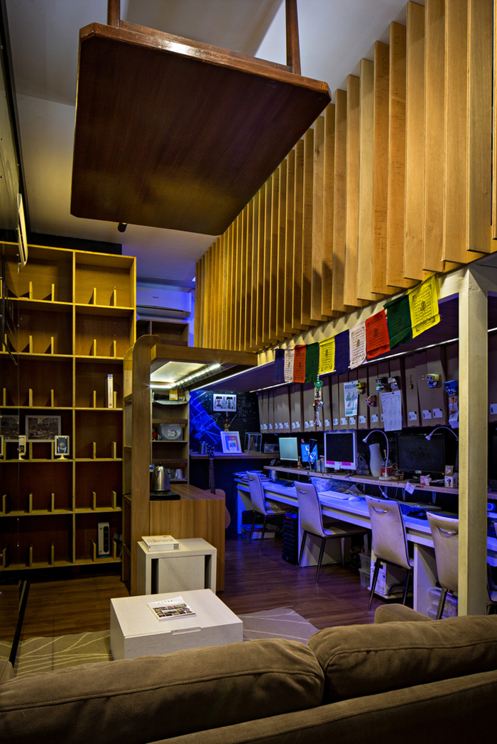 原生態(tài)辦公室進門區(qū)裝修設計效果圖