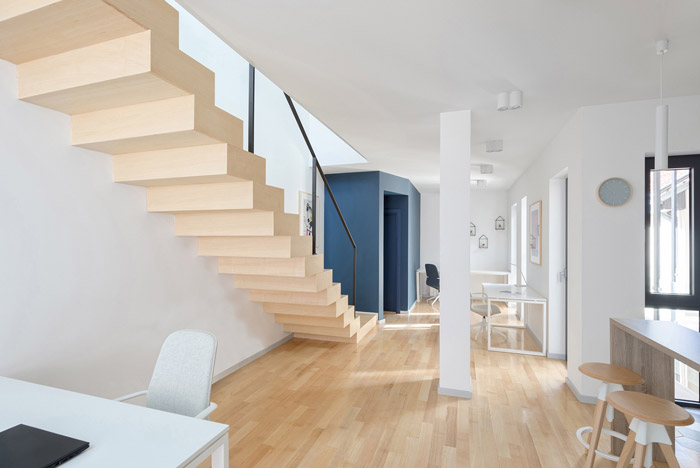 雙層工作室樓梯裝修設計效果圖