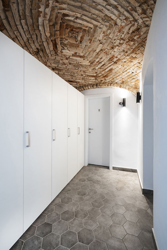 舊廠房改造辦公室衛生間裝修設計效果圖