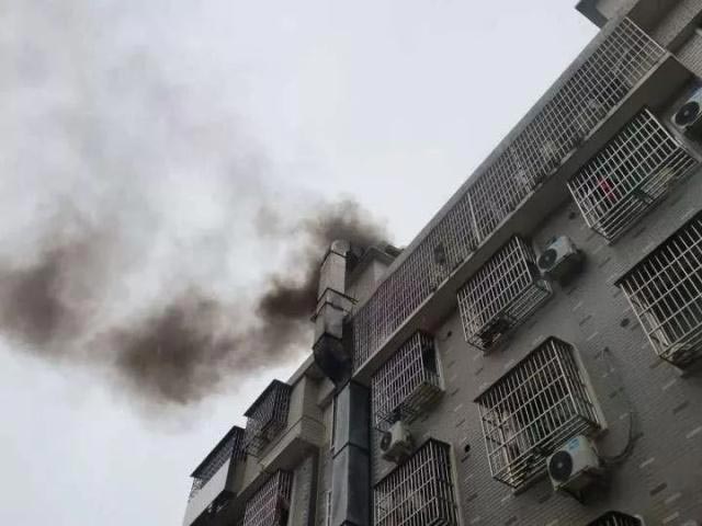 義烏餐飲店發生火災現場圖